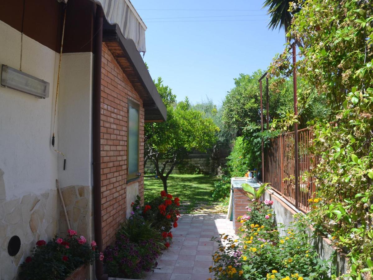 Villa Casa unifamiliar con jard n privado Agnone Bagni Exterior foto